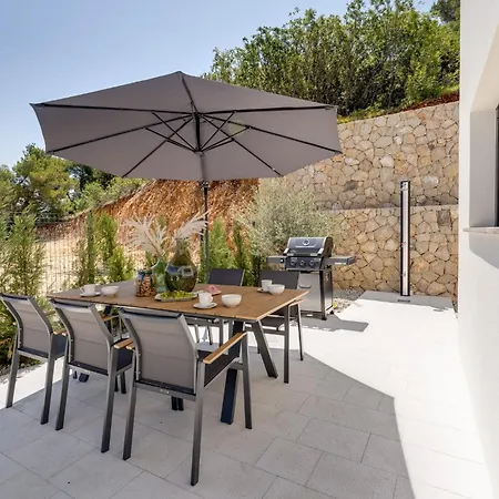 Vilă Luxury Verbenico Hills- Amazing Sea View, Pool With Whirpool And Waterfall, Beach, In Famous Wine Region - Your With Style Vrbnik (Primorje-Gorski Kotar)