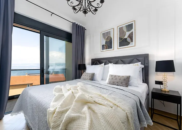 Villa Luxury Verbenico Hills: Seaside Retreat With Pool And Wine