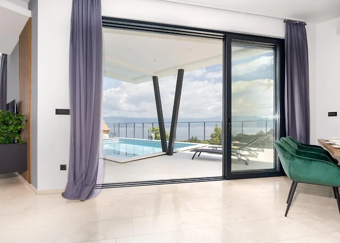 Villa Luxury Verbenico Hills: Seaside Retreat With Pool And Wine