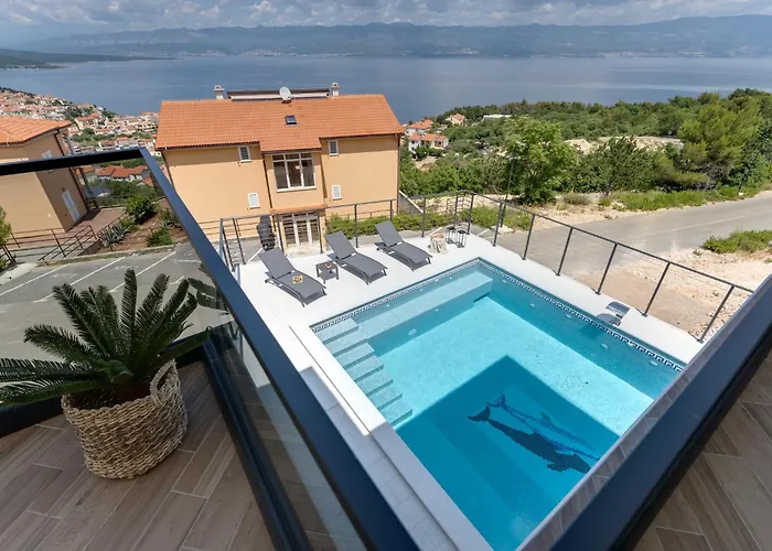 Luxury Verbenico Hills: Seaside Retreat With Pool And Wine