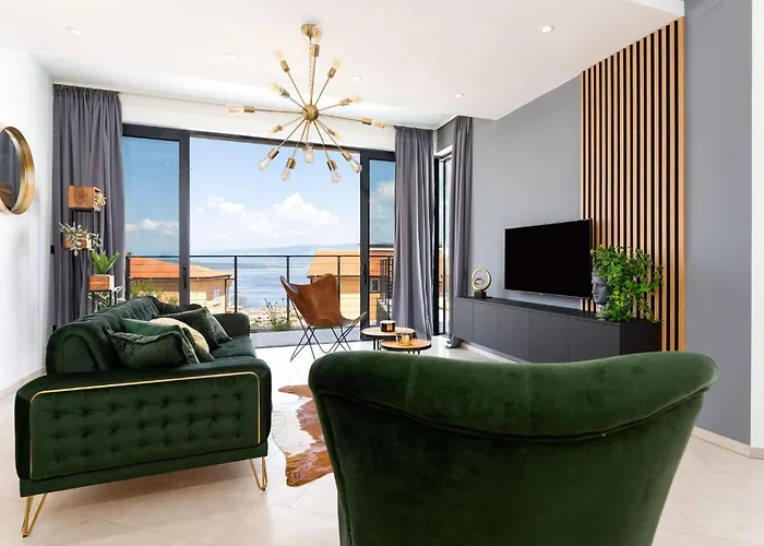 Luxury Verbenico Hills: Seaside Retreat With Pool And Wine Villa