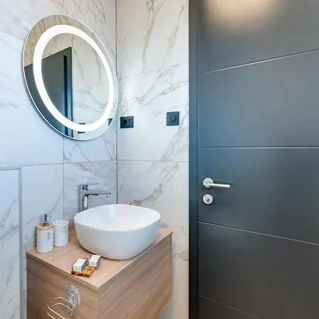 Luxury Verbenico Hills- Amazing Sea View, Pool With Whirpool And Waterfall, Beach, In Famous Wine Region - Your With Style