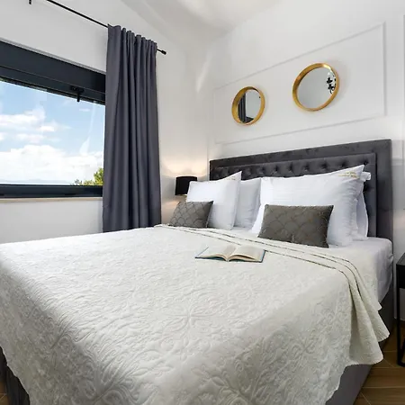 Luxury Verbenico Hills- Amazing Sea View, Pool With Whirpool And Waterfall, Beach, In Famous Wine Region - Your With Style *