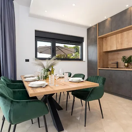 Luxury Verbenico Hills- Amazing Sea View, Pool With Whirpool And Waterfall, Beach, In Famous Wine Region - Your With Style Villa *